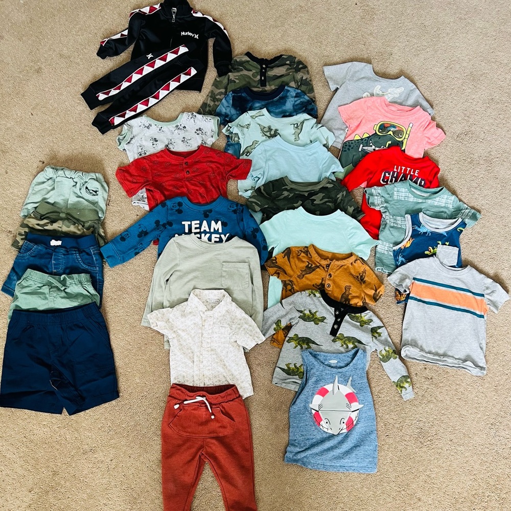 Lot of 28 toddler boys T-shirts, shorts, pants Old Navy, Carters etc